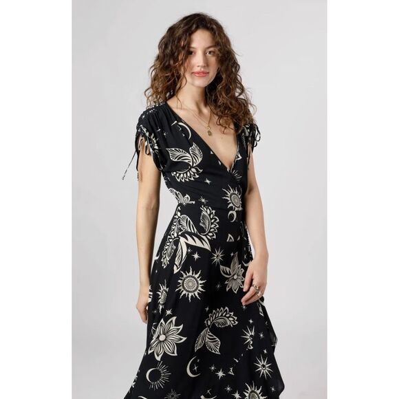 NWT Band Og Gypsies Haylee Black Celestial Wrap Maxi Dress Size XS - Picture 3 of 5